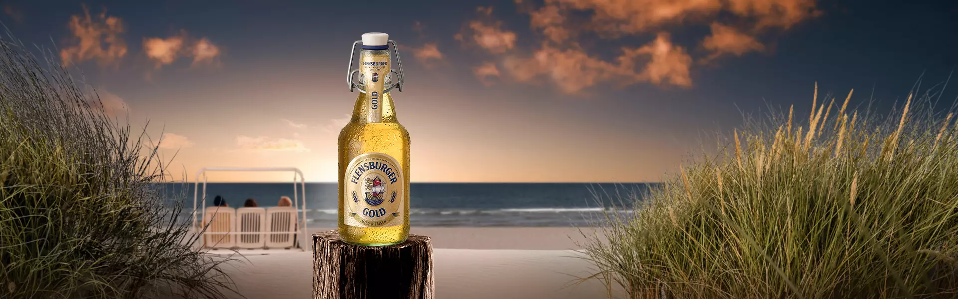 Flensburger Gold 0,33l Bügelverschlussflasche am Strand