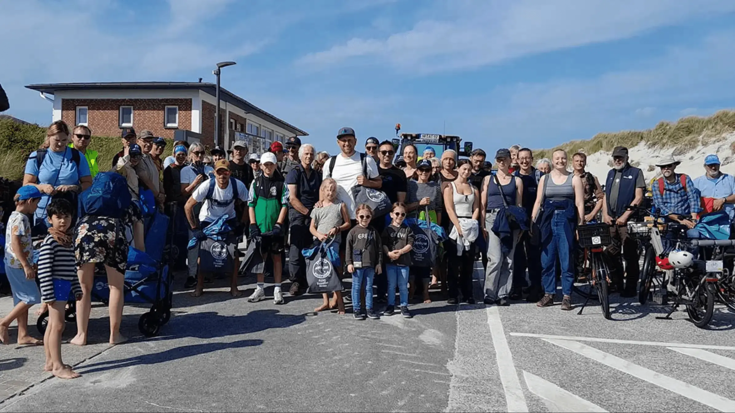Gruppenbild bei einer FLENS StrandGut Aktion.