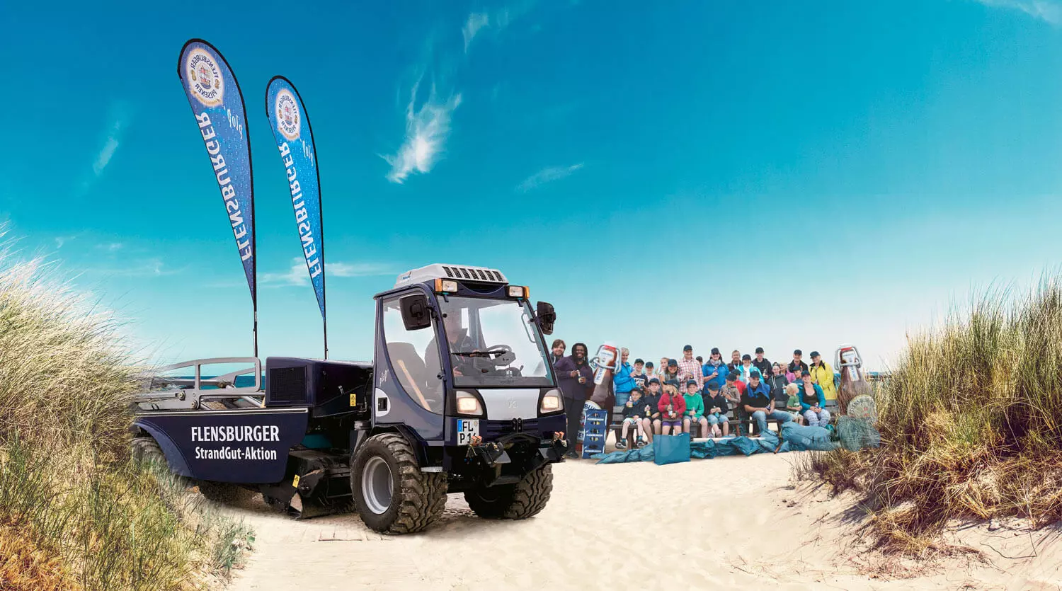 FLENS StrandGut: Strandreinigungsmaschine und Gruppenfoto.