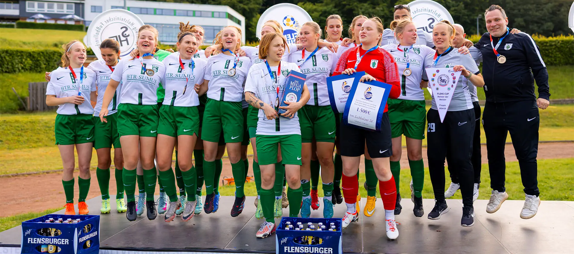 Siegerehrung des Frauenteams beim Final Four des FLENS CUP Meister der Meister 2025.