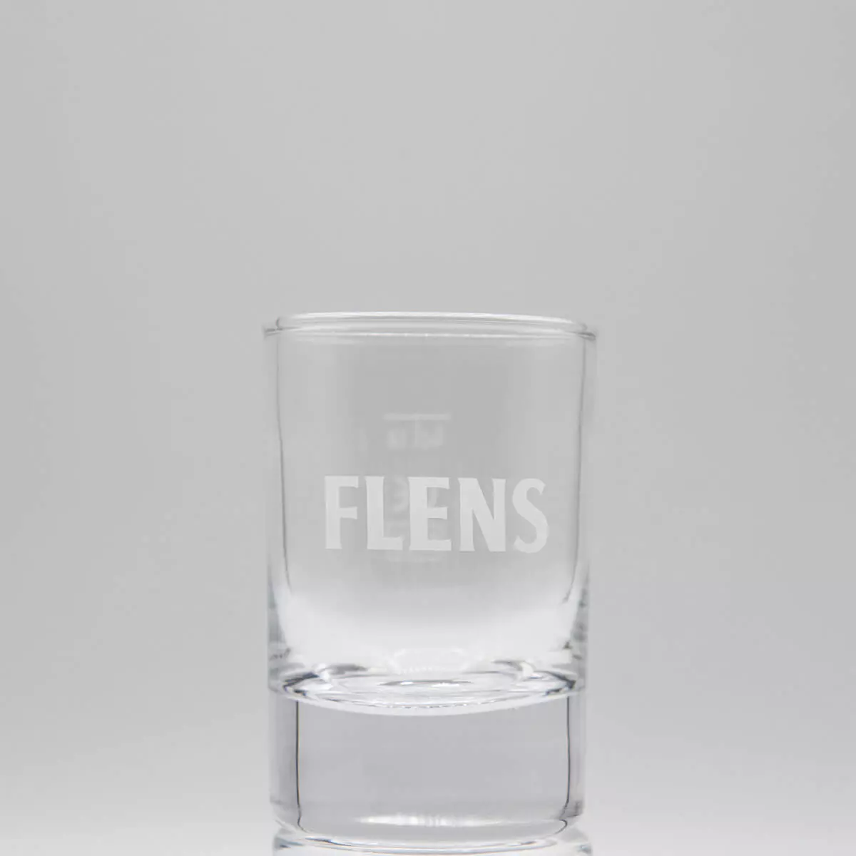 Stamper Shotglas mit FLENS eingraviert.