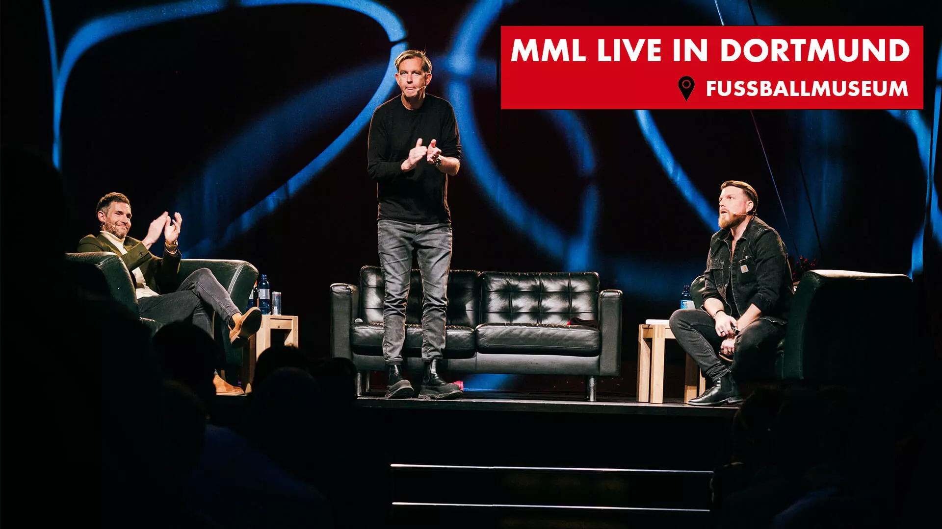 Momentaufnahme der drei Hosts von Fussball MML bei der Live-Show in Dortmund.