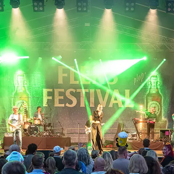 Band Decoy auf der Bühne beim FLENS Festival 2025.