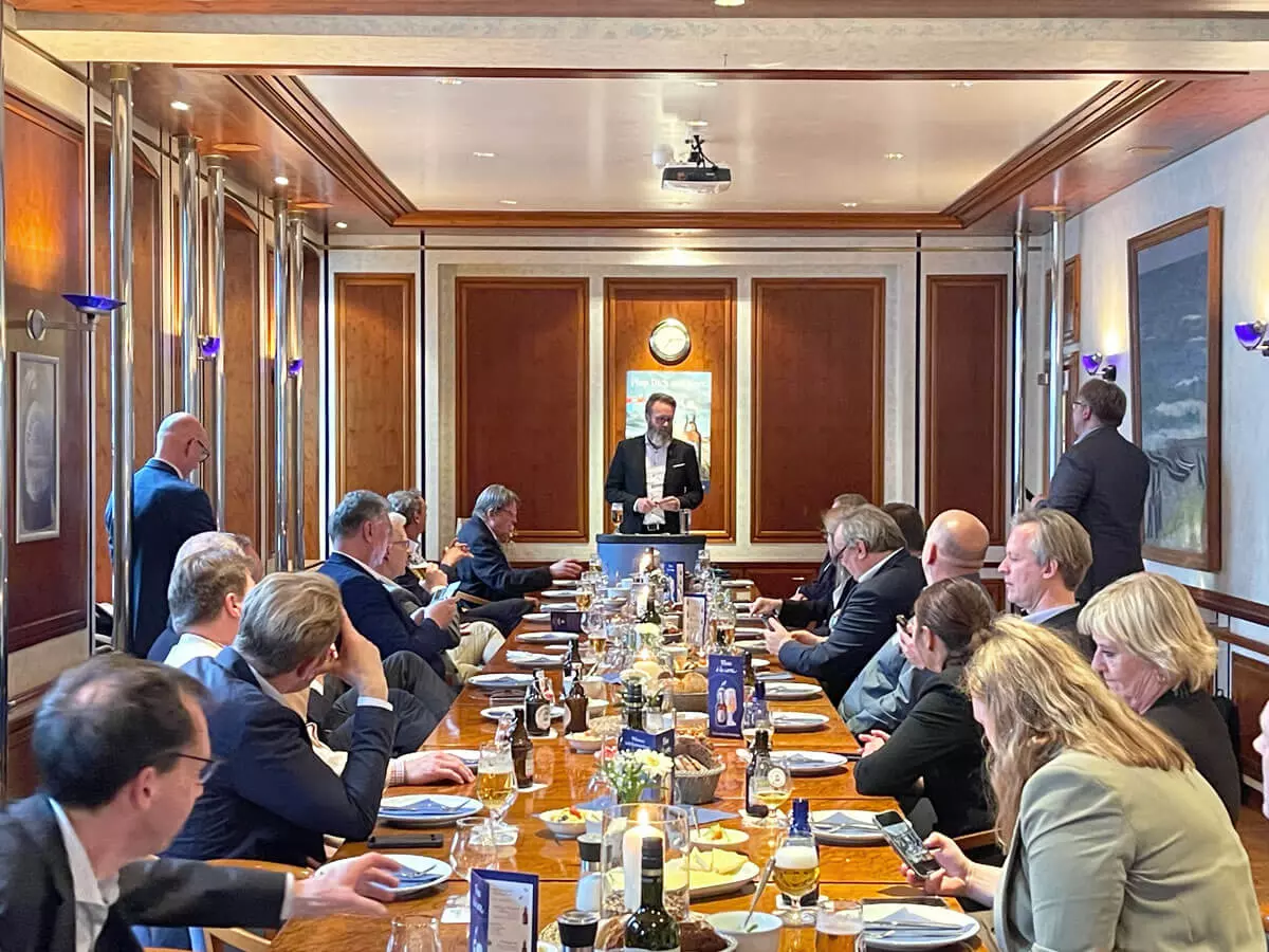 Keynote des Ministers Claus Ruhe Madsen im Salon der Flensburger Brauerei.