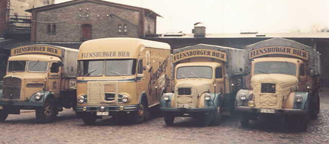 Historisches Bild: Alte LKW's