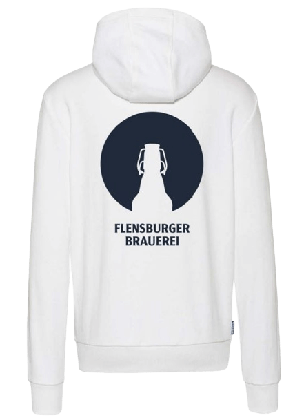 Rückseite eines weißen Kapuzenpullovers. Auf dem Rücken ist eine Flaschen-Silhouette vor einem dunkelblauen Kreis. Darunter steht der Text „FLENSBURGER BRAUEREI“.