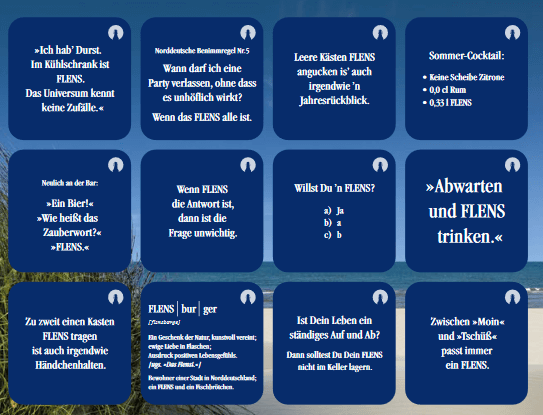 Neun blaue Korkuntersetzer mit weißen Texten und Sprüchen rund um FLENS, darunter „Ich hab’ Durst. Im Kühlschrank ist FLENS.“, „Willst Du ’n FLENS?“, und „Abwarten und FLENS trinken.“.
