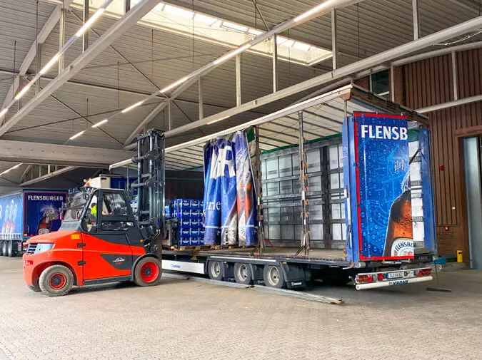 LKW-Verladung von FLENS Paletten.